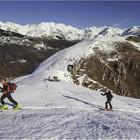 Chalet With One Bedroom In With Wonderful Mountain View Shared Pool Enclosed Garden 60 Km From The Slopes *